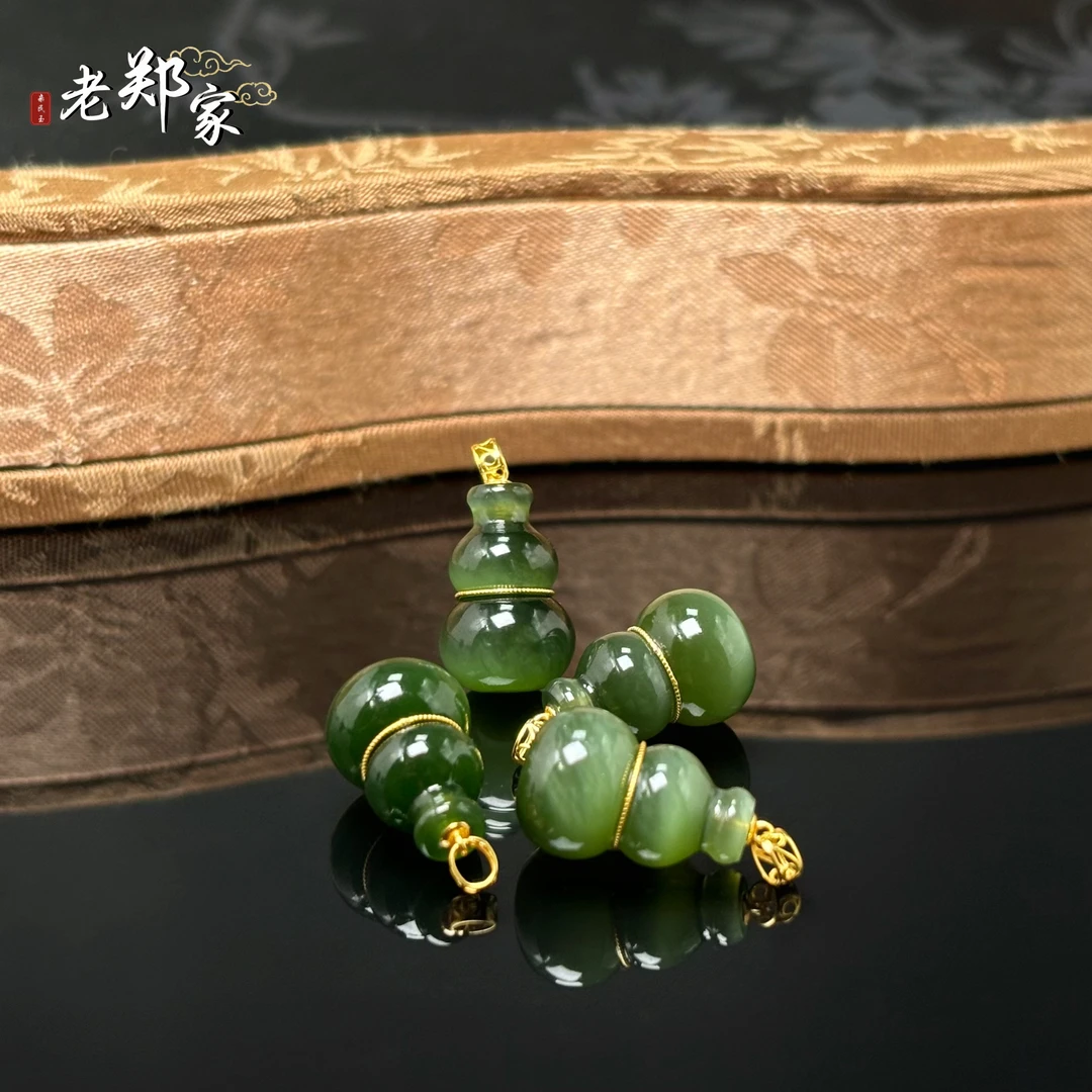 【老郑家】18K金和田玉葫芦吊坠 3292 多样性发1件 约15*10mm