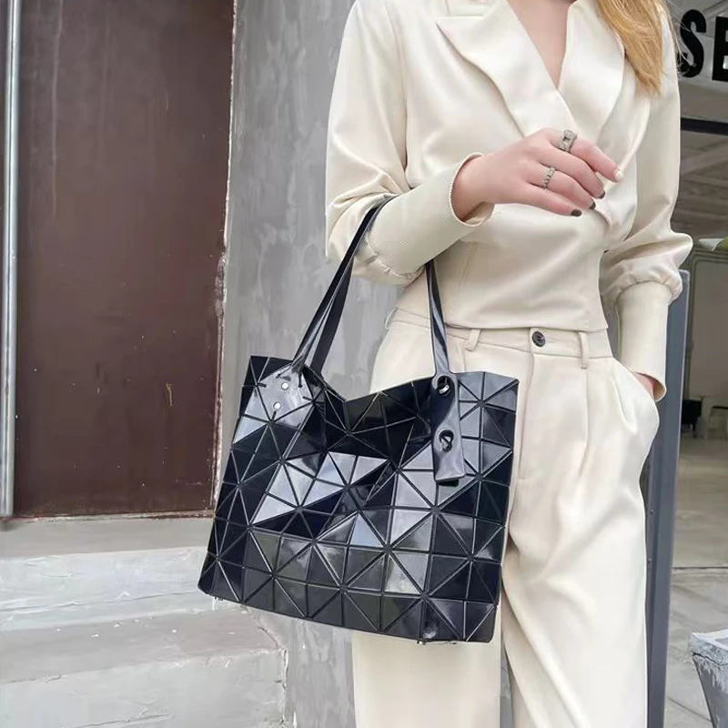 包包女款爆款明星同款2025新款轻奢小众百搭气质流行大容量摇滚包