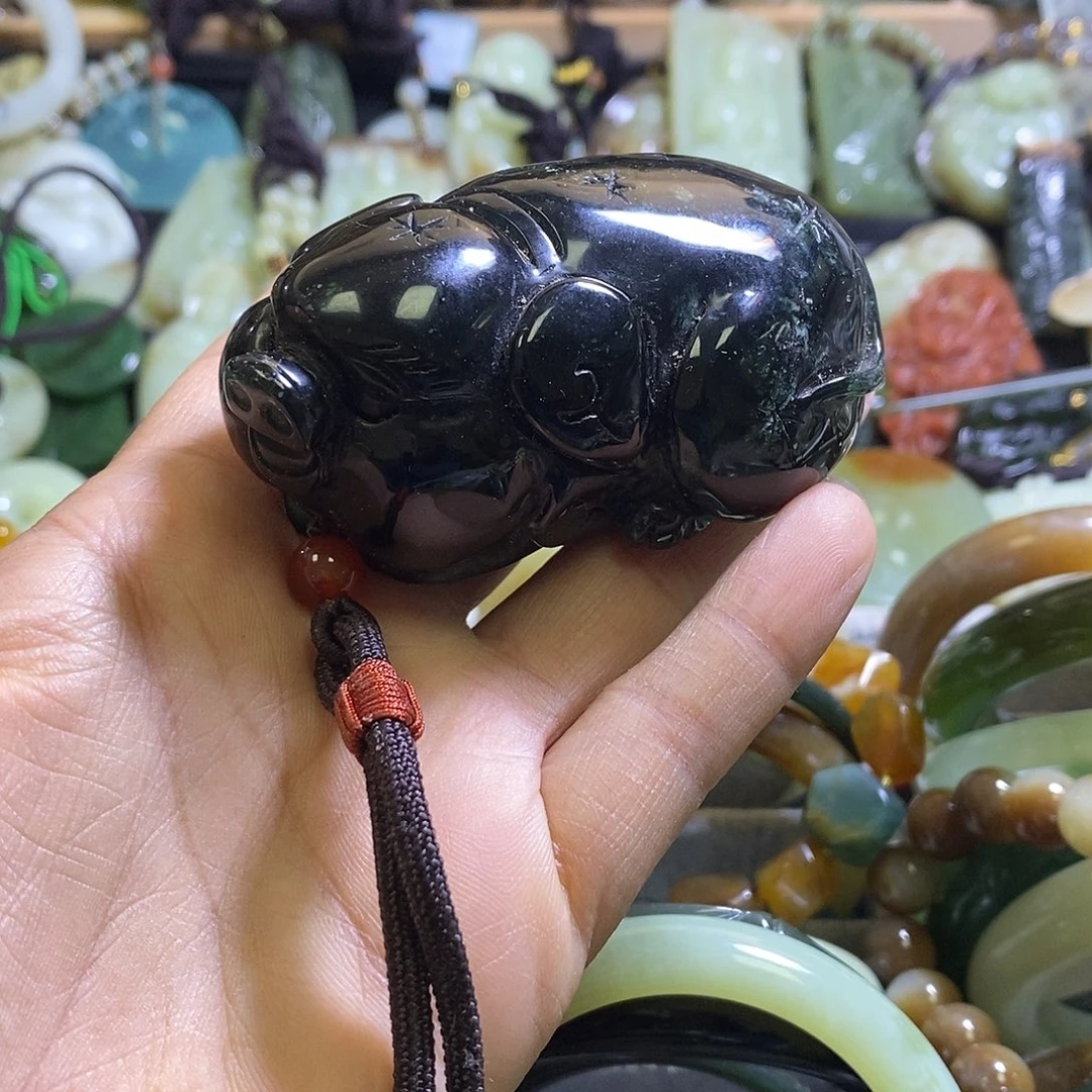 岫玉未镶嵌手玩件一个
