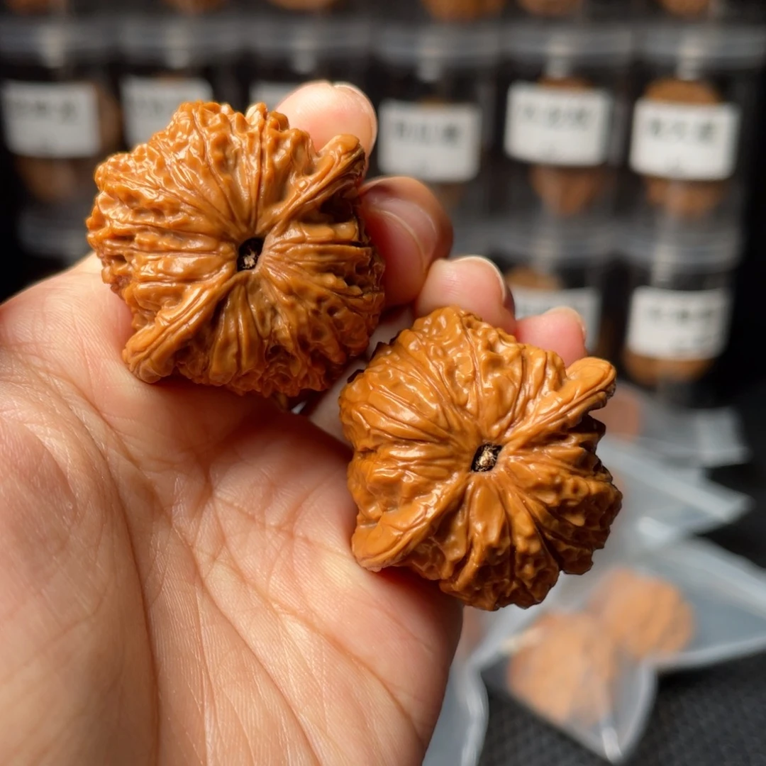 文玩核桃吊坠37血麒麟