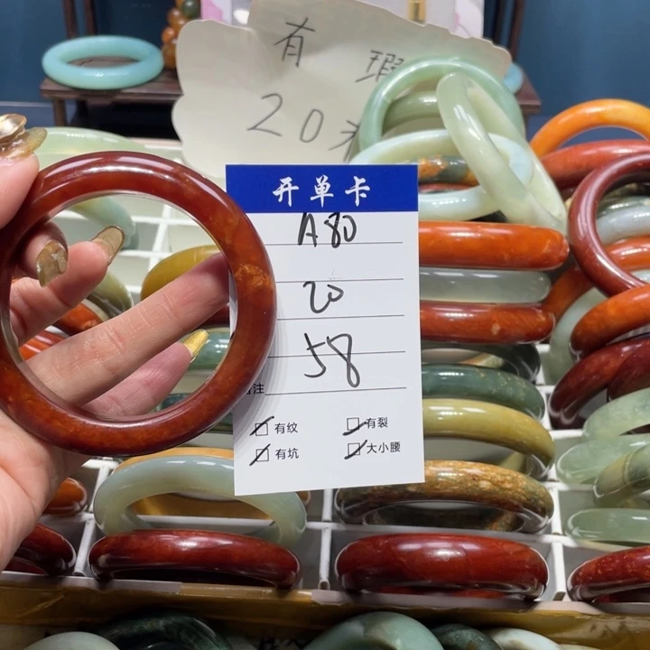 蛇纹石玉手镯未镶嵌?*