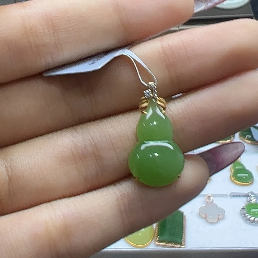 和田玉18K金镶嵌吊坠(赠链)