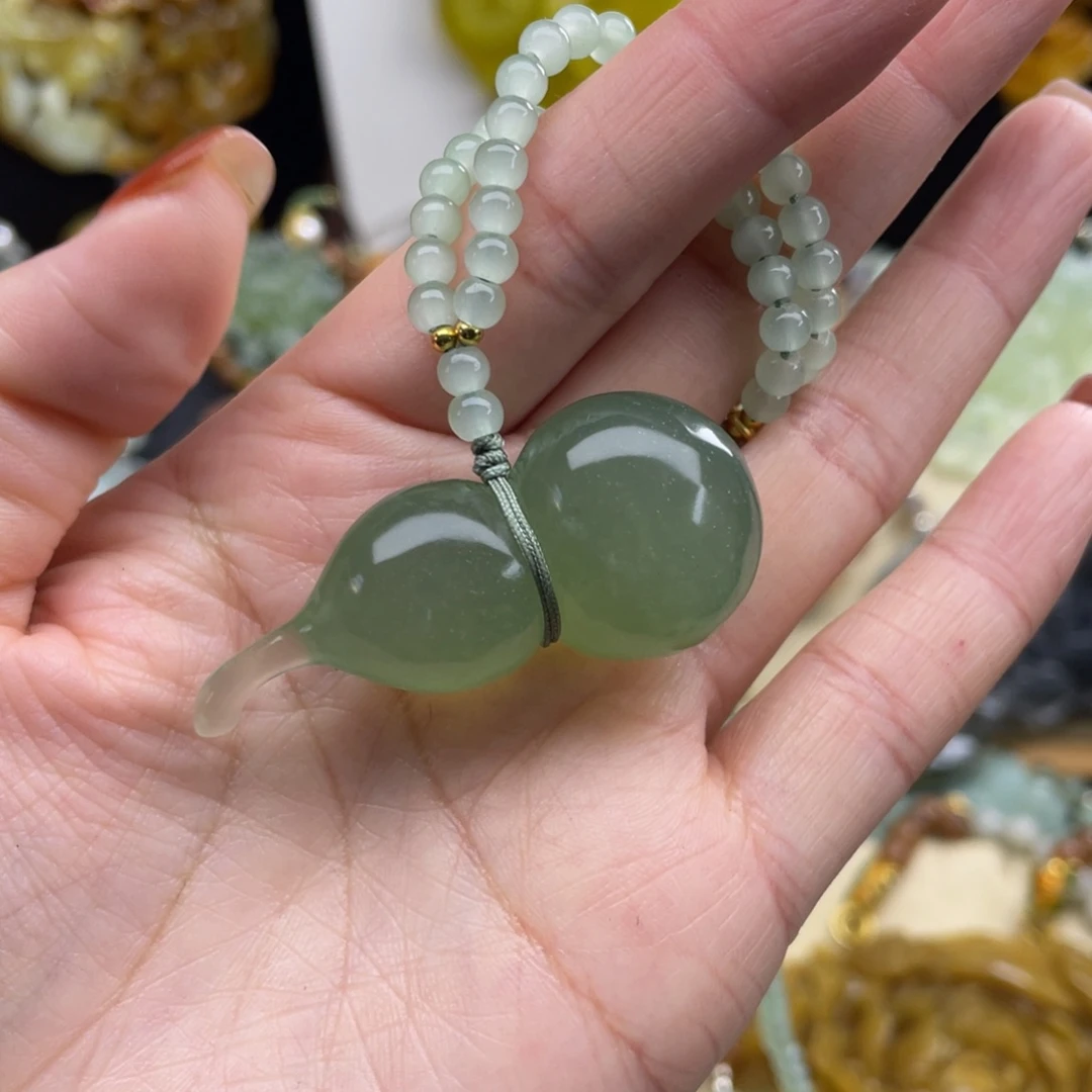 未镶嵌蛇纹石玉颈饰
