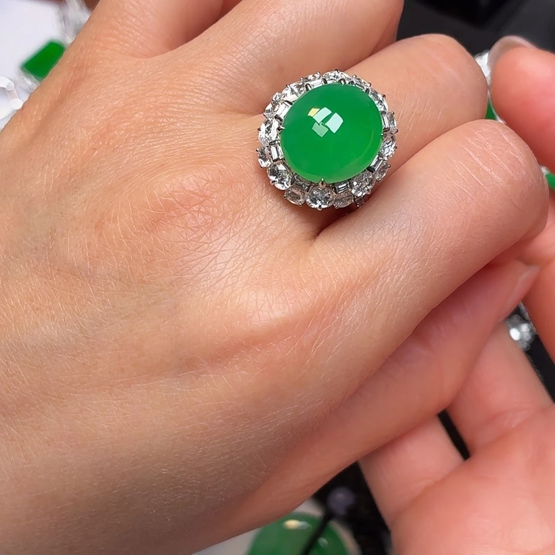 翡翠18K金镶嵌颈饰