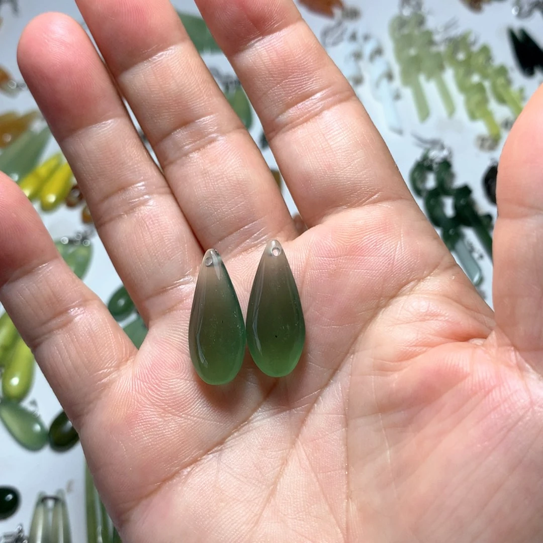 蛇纹石玉未镶嵌耳环
