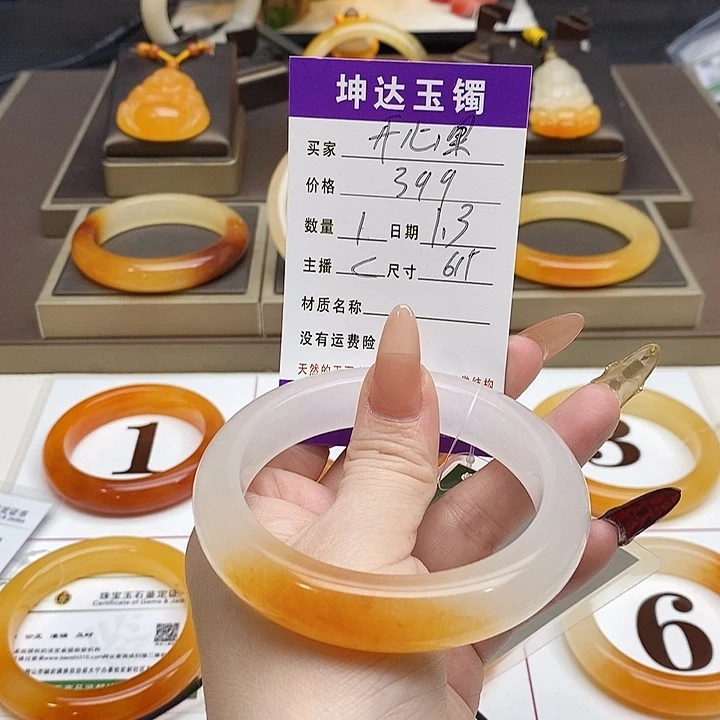 开***3石英质玉未镶嵌手镯