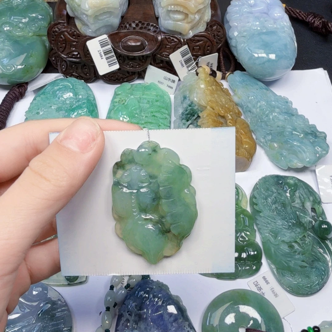 翡翠未镶嵌颈饰翡翠