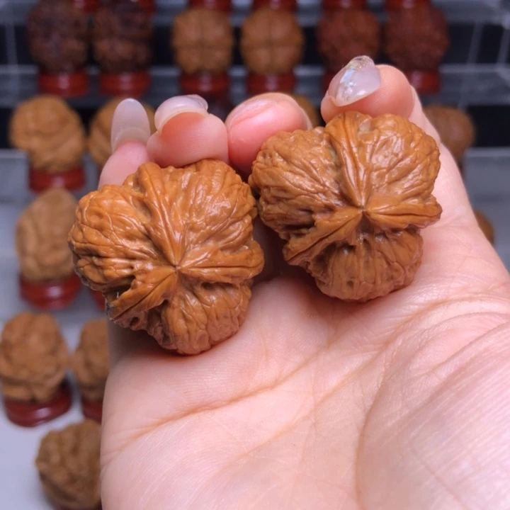 文玩核桃吊坠10小石斧三楞