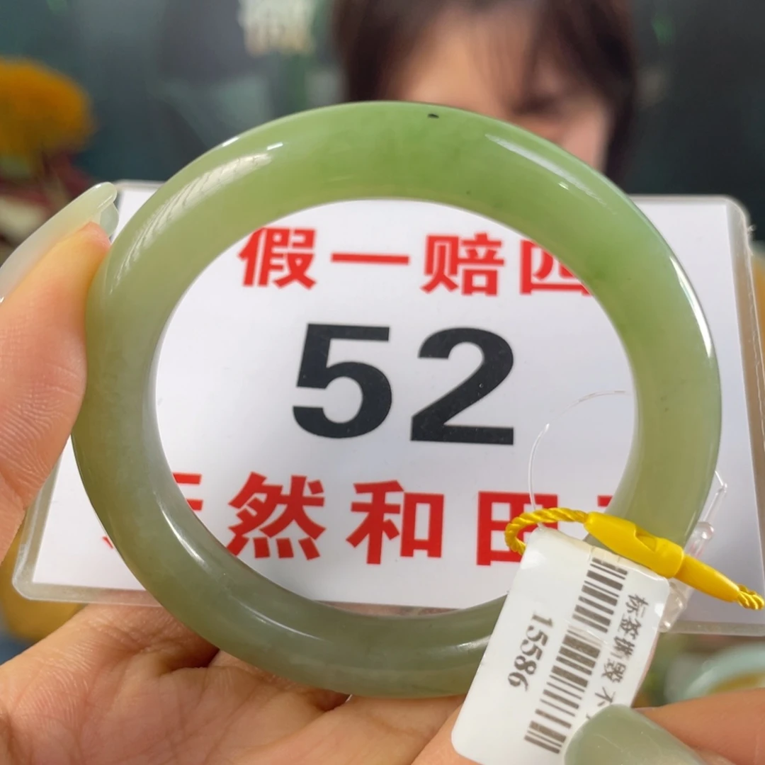 和田玉手镯未镶嵌微瑕