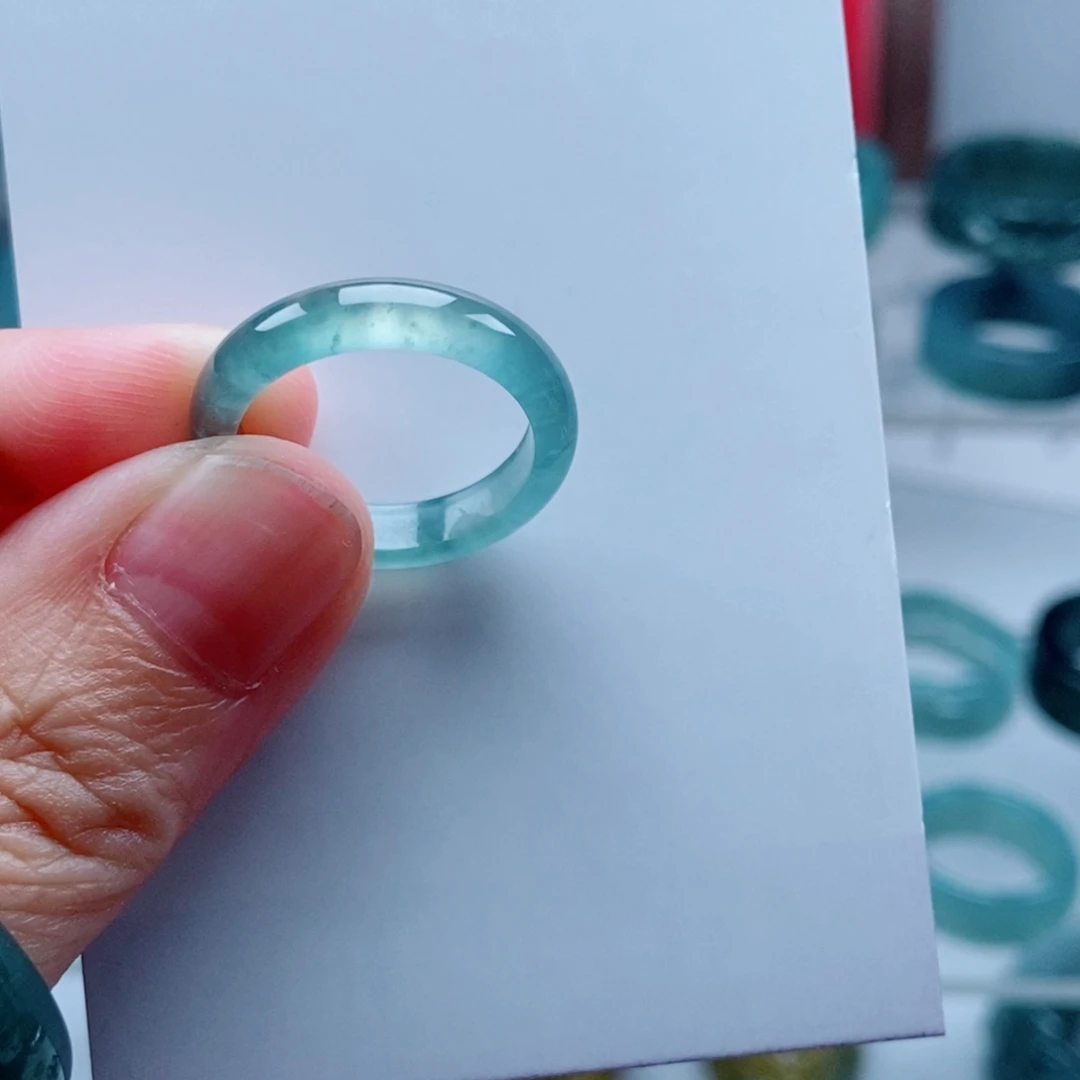 卖***哥翡翠戒指未镶嵌翡翠