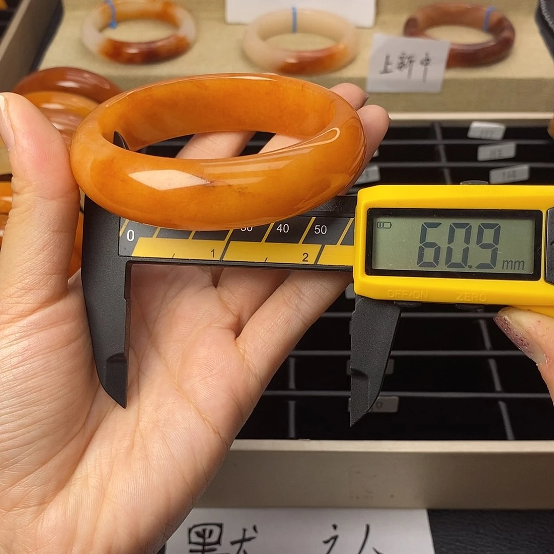 未镶嵌石英质玉（黄龙玉）手镯88号
