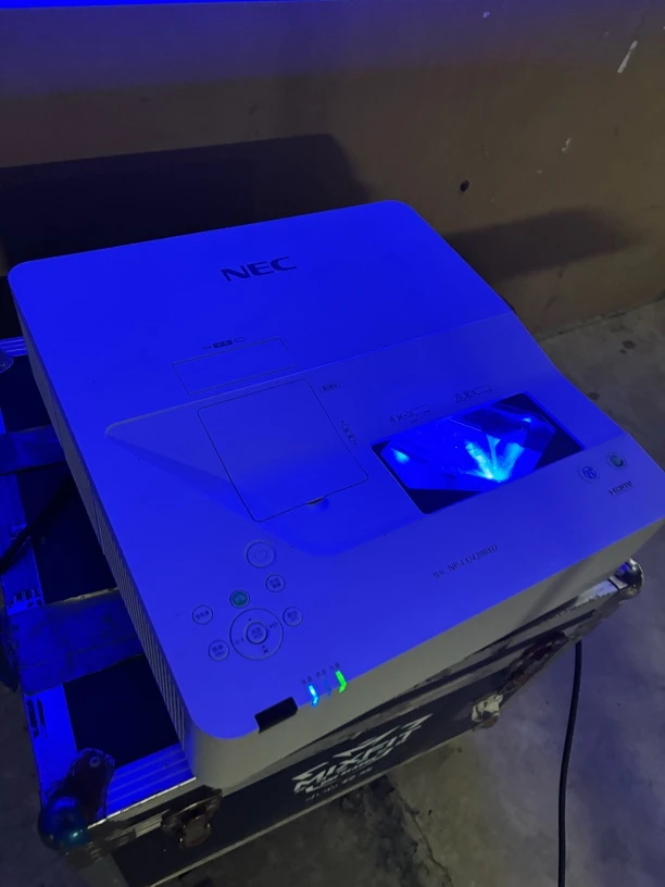 9新  二手 nec 激光超短焦投影仪 运费自理