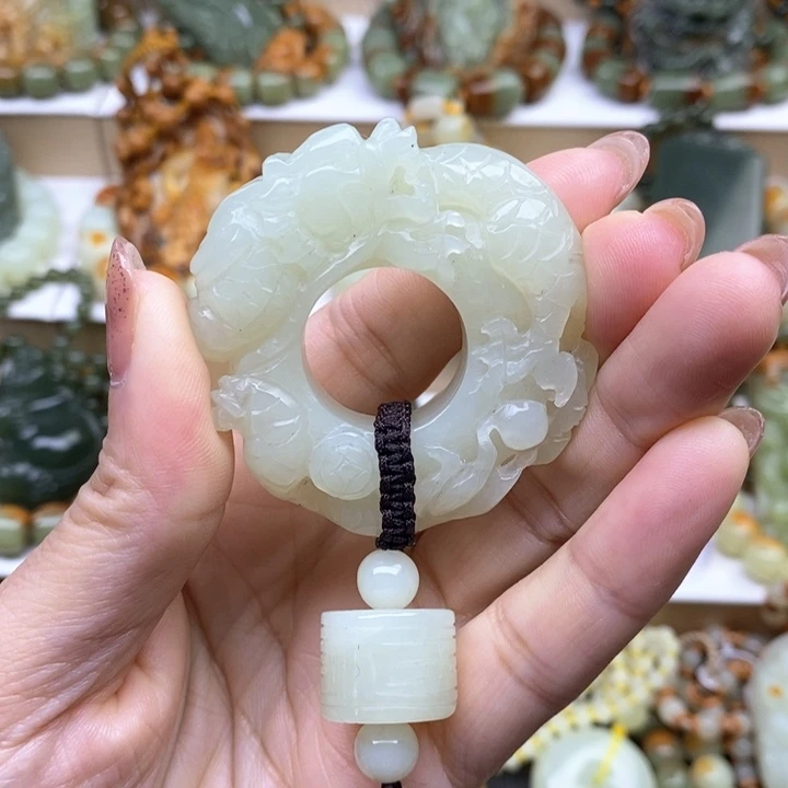 透闪石质玉未镶嵌把件