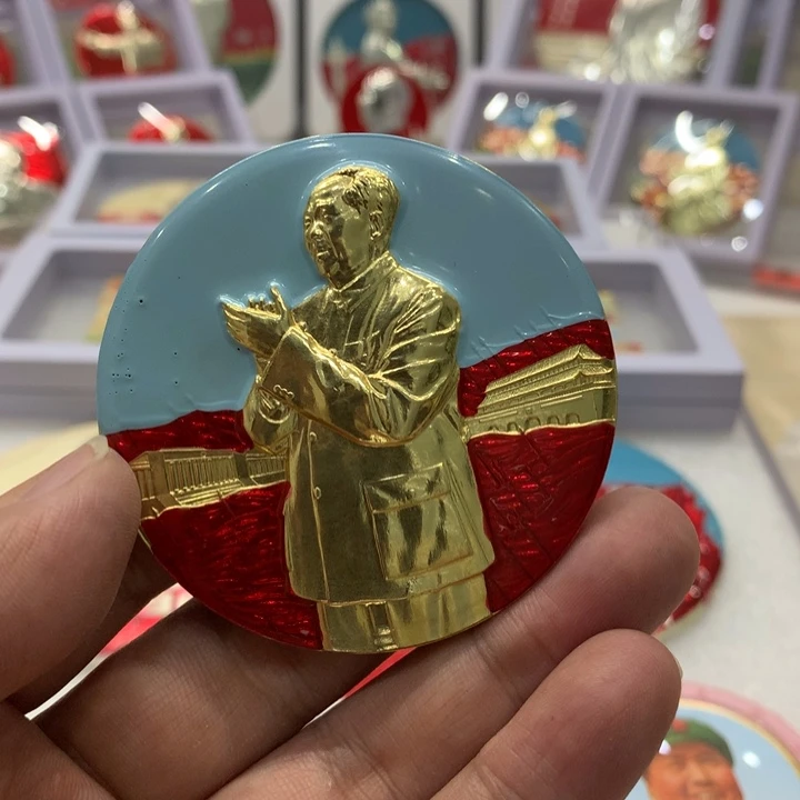铝双色安门会堂鼓掌。