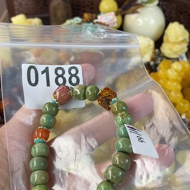 蜜蜡未镶嵌珠宝奇石