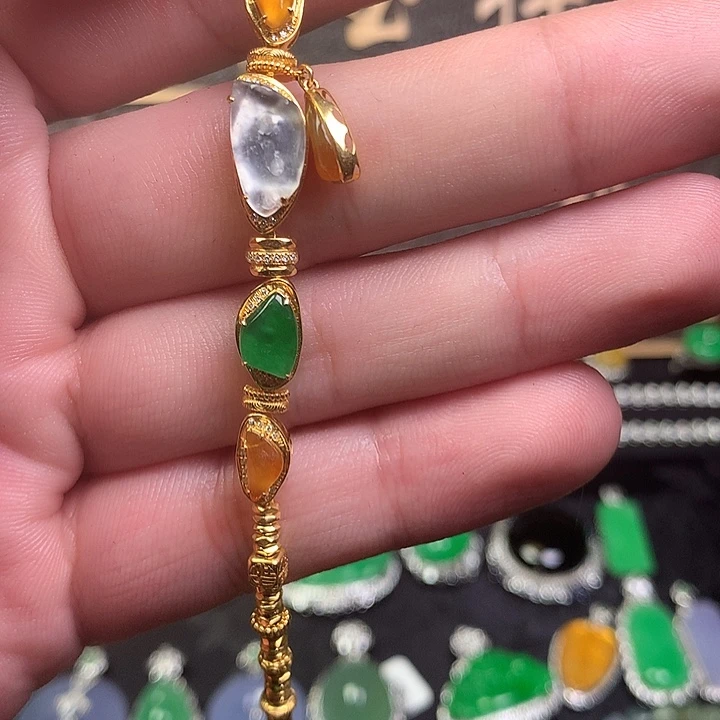 翡翠未镶嵌颈饰天然缅甸A货翡翠