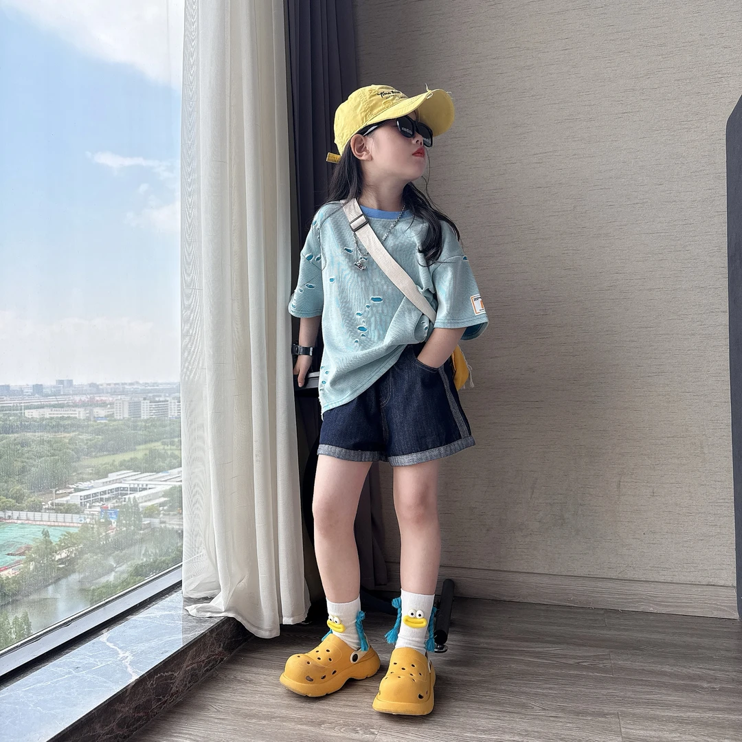 女童夏季潮流烧花条纹破洞个性短袖T恤中大童百搭宽松牛仔短裤潮