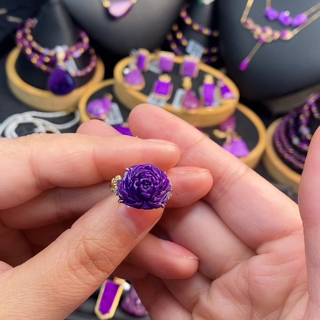 苏纪石（舒俱来）18K金镶嵌戒指