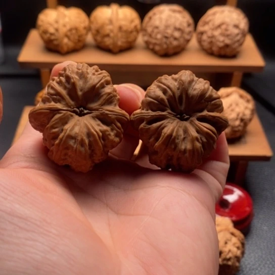 文玩核桃吊坠凹底
