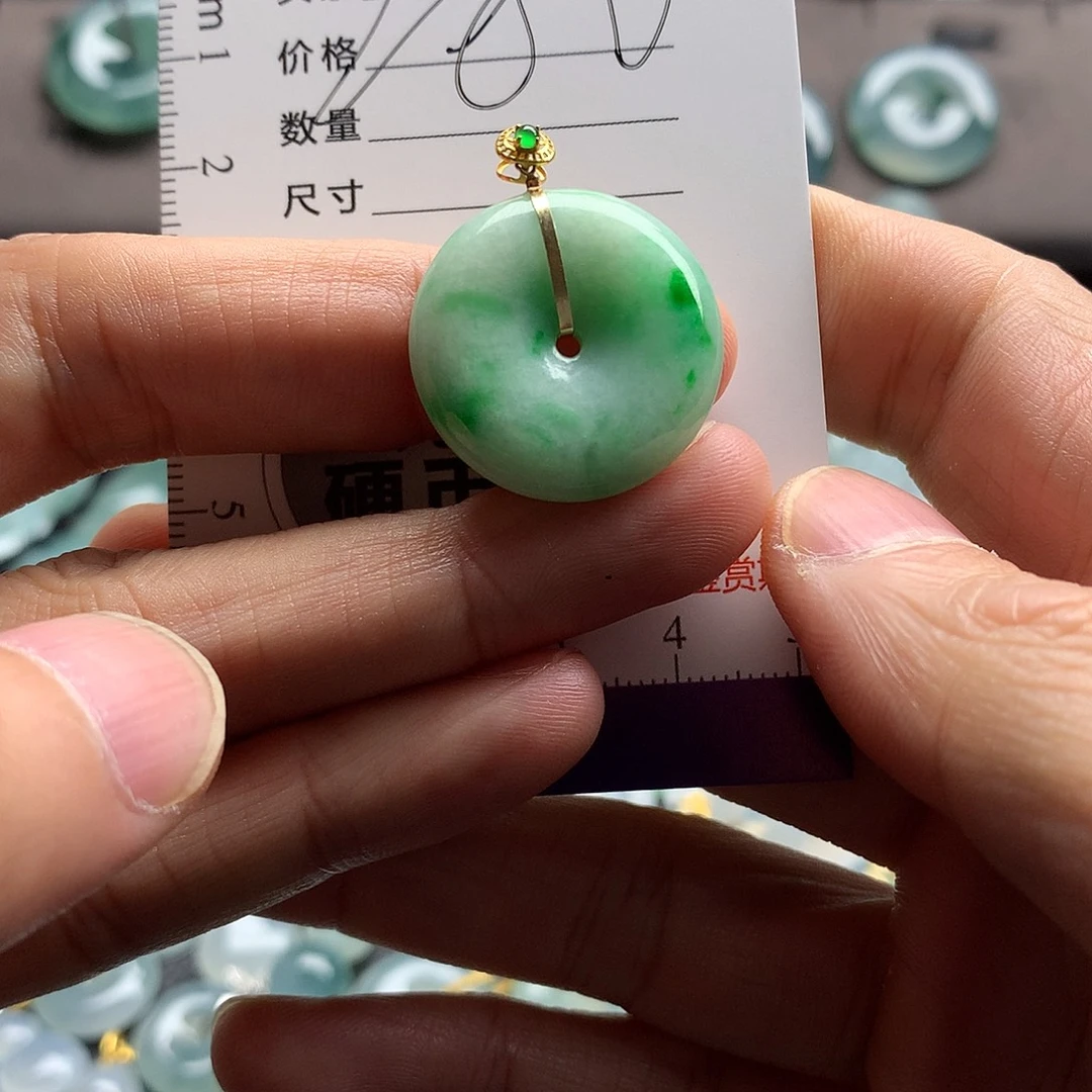 翡翠未镶嵌颈饰吊坠