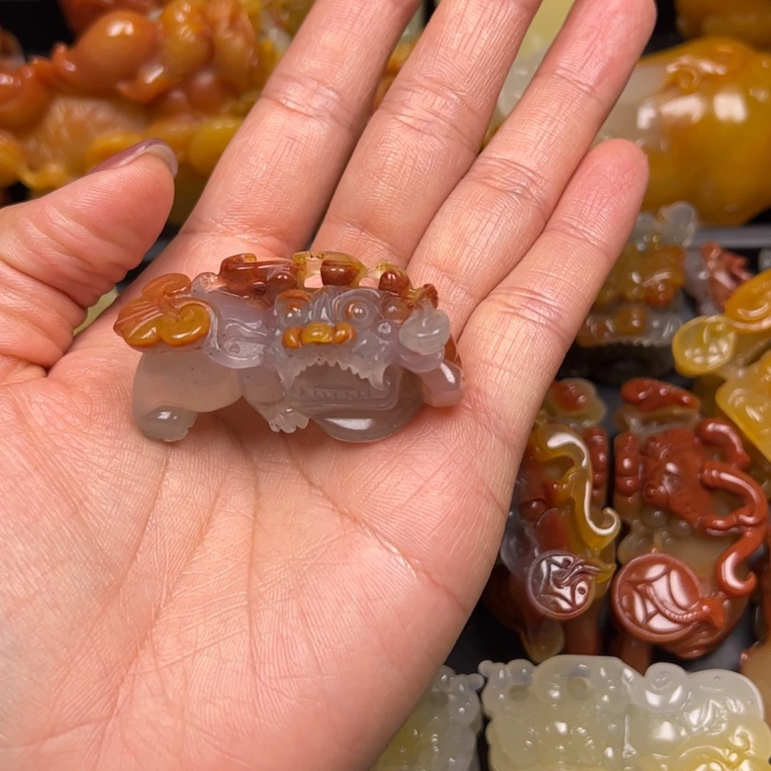 石英质玉（黄龙玉）未镶嵌颈饰