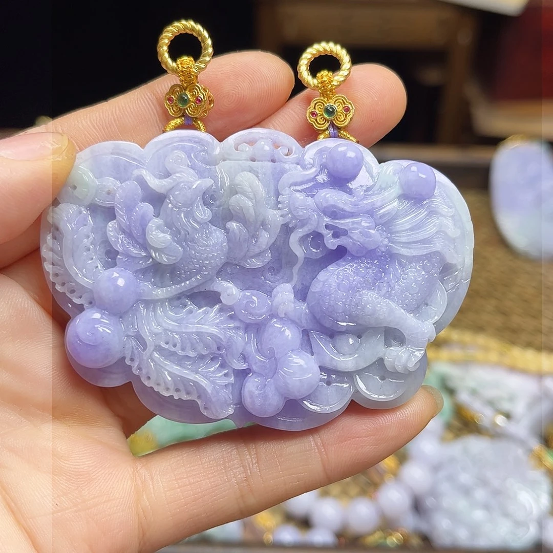 翡翠颈饰未镶嵌戴*娜天然翡翠