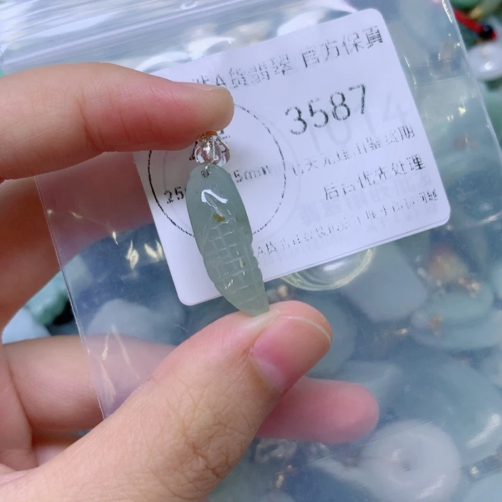 吊坠(不含链)未镶嵌翡翠