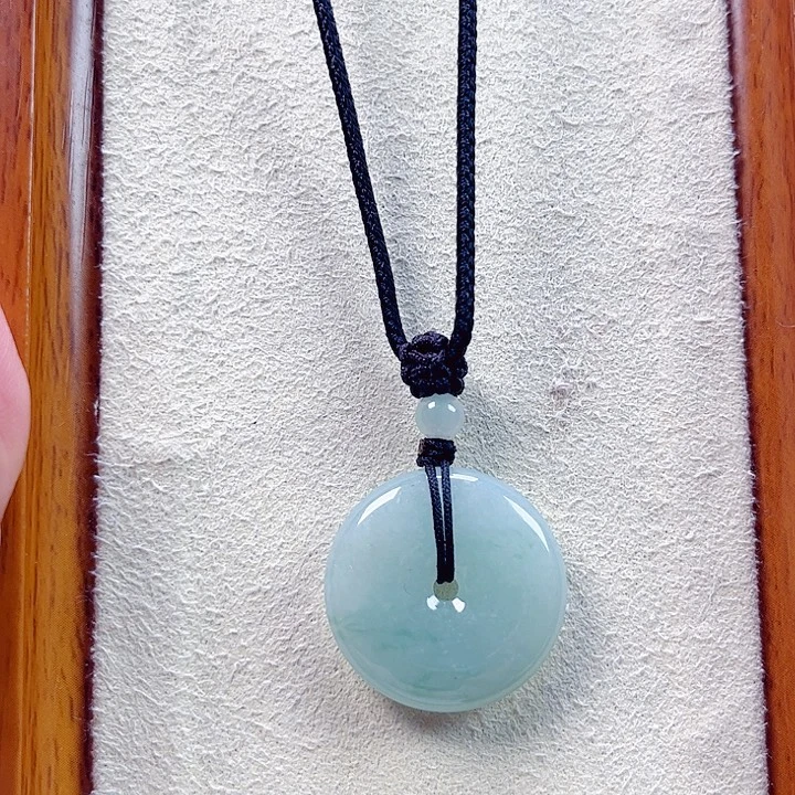 翡翠未镶嵌颈饰孤品