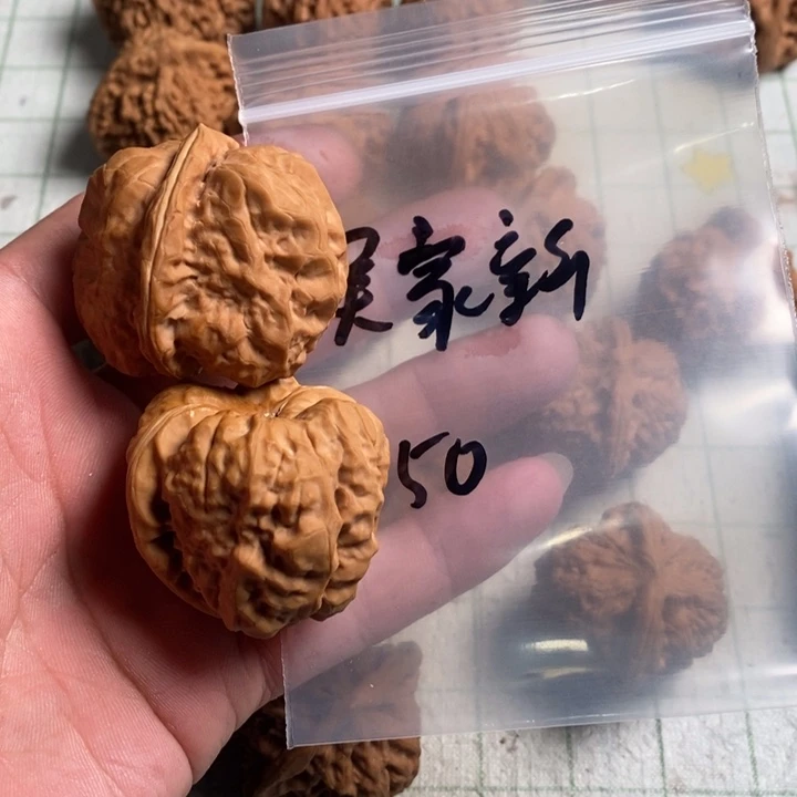 吴***新把件文玩核桃核桃
