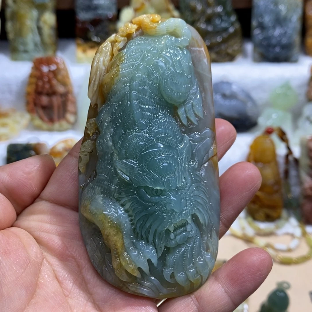 蛇纹石玉未镶嵌颈饰千**狐
