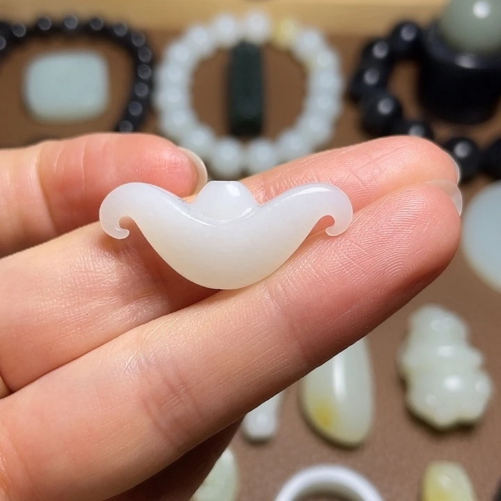 落***秋和田玉未镶嵌颈饰