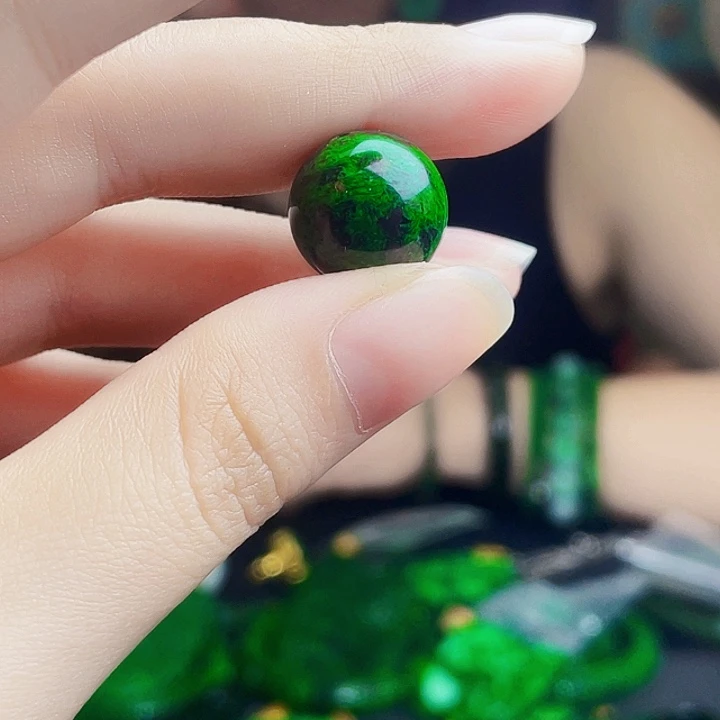 颈饰未镶嵌翡翠多样性