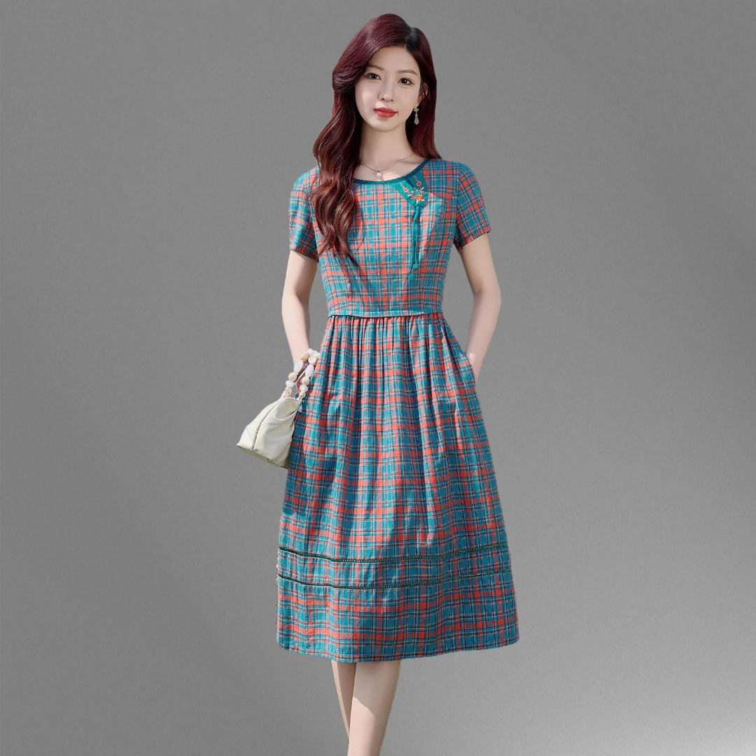 文艺风气质刺绣纯棉格纹连衣裙女2025夏季新款修身显瘦中长款裙子