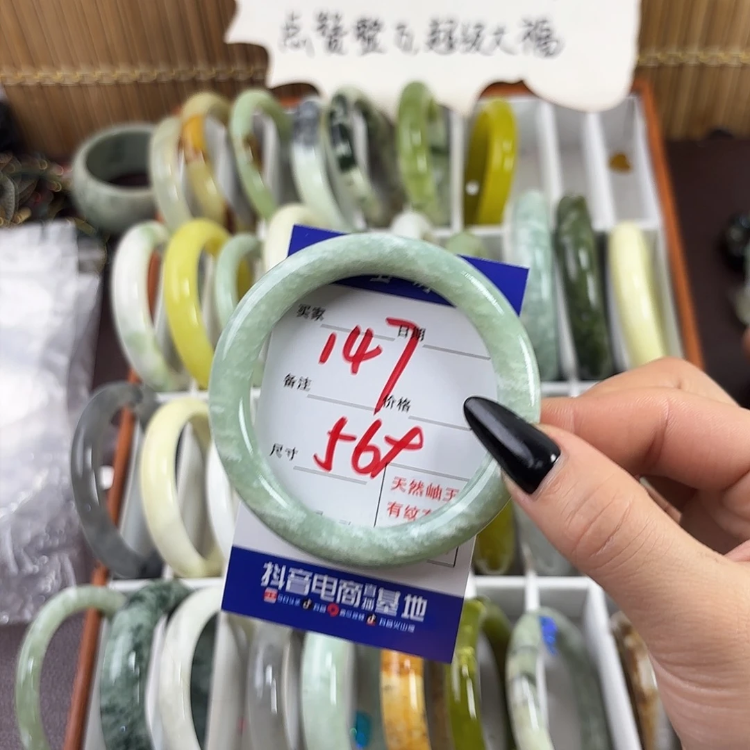 蛇纹石玉手镯未镶嵌就***啦