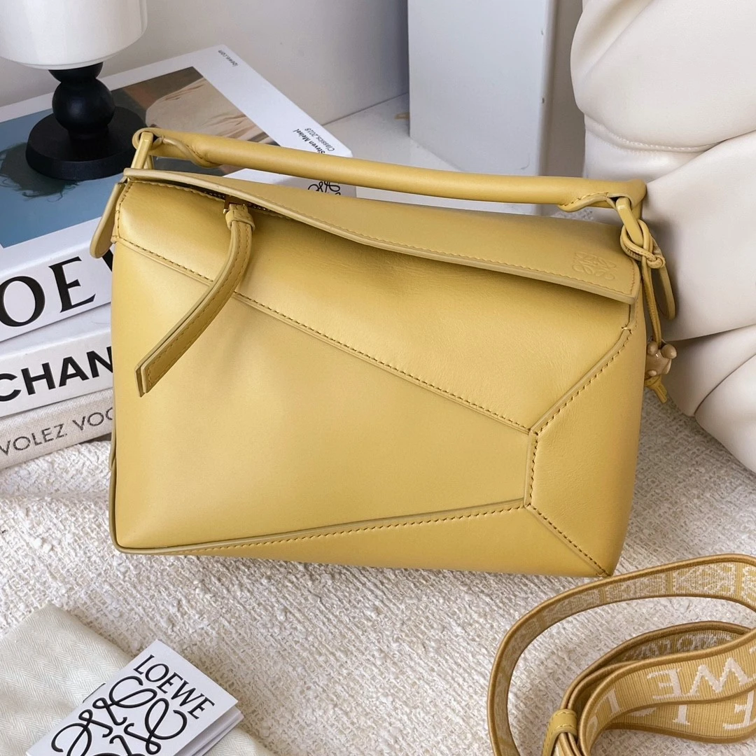 99新 LOEWE/罗意威 puzzle小号黄色斜挎包JM7-3107