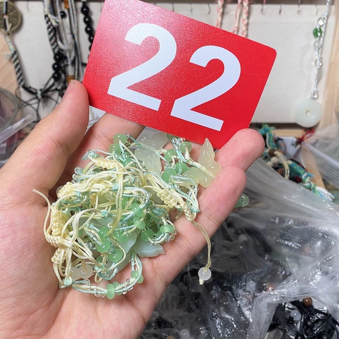 蛇纹石玉颈饰合金