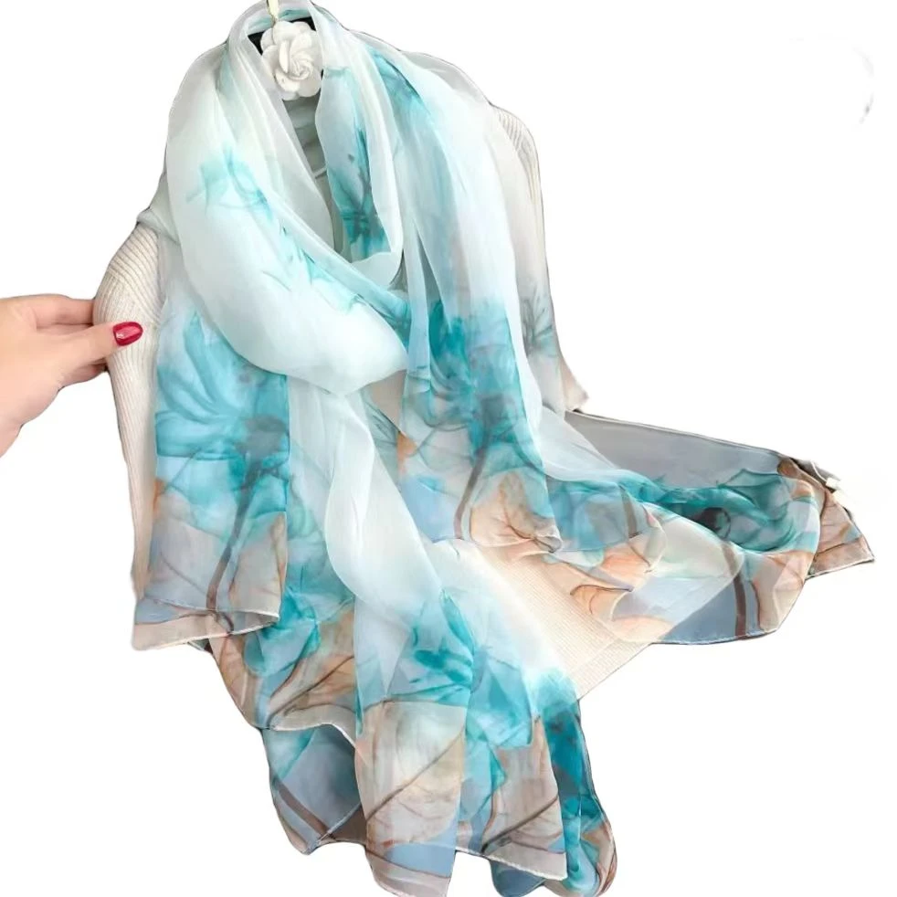 白底青花，简约而不简单。 蓝白交织，美感瞬间绽放！