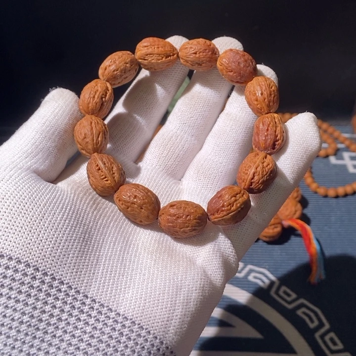 文玩核桃手串……33