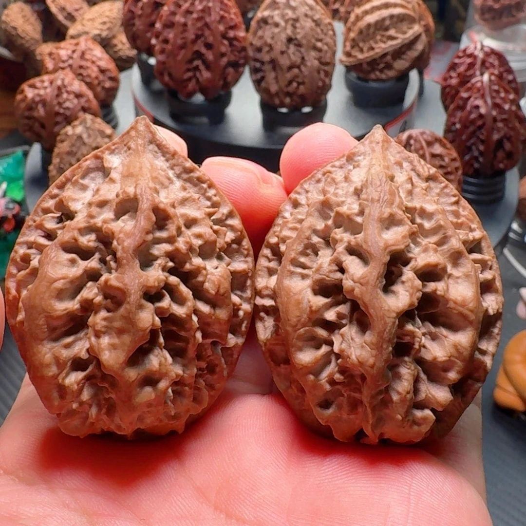 文玩核桃吊坠龙纹大花