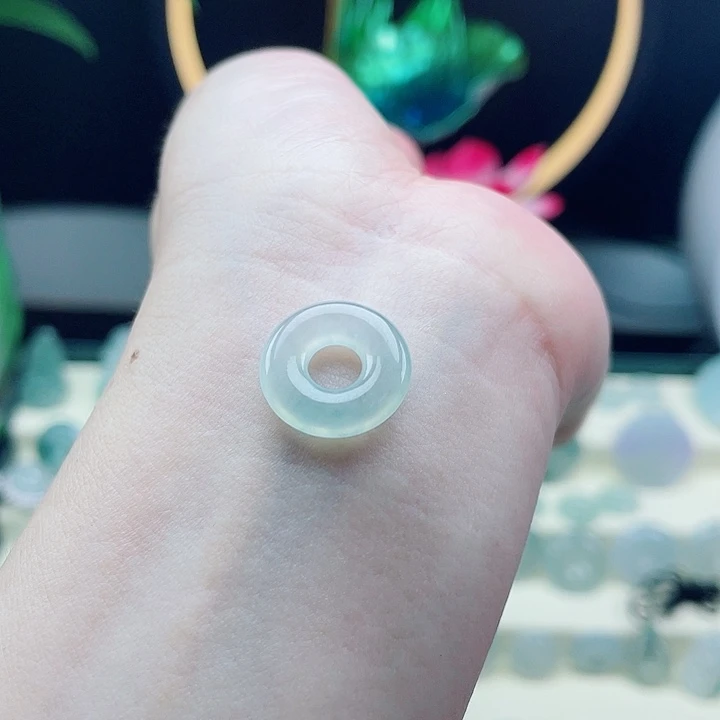 ****河翡翠未镶嵌颈饰8283835355