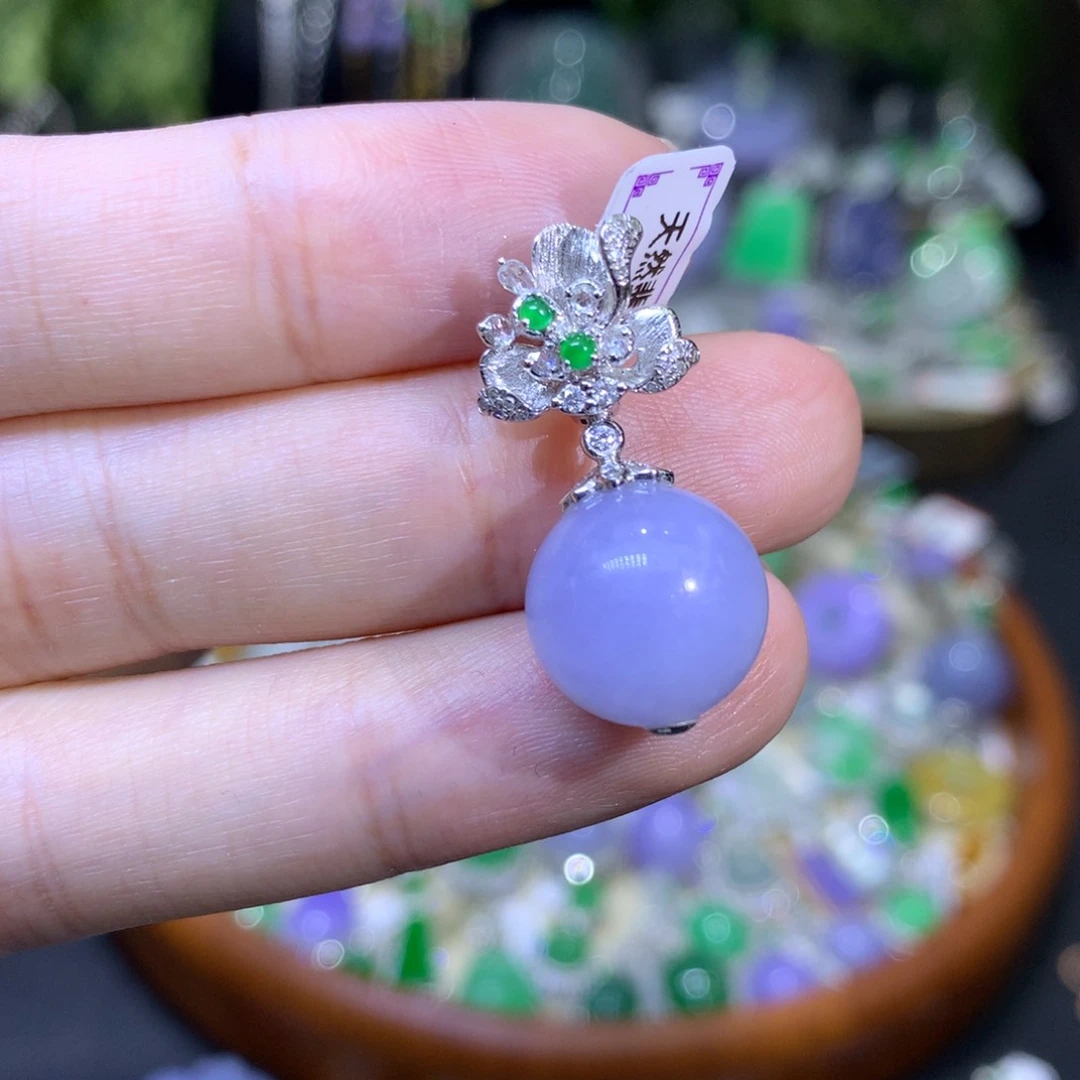 颈饰18K金镶嵌翡翠