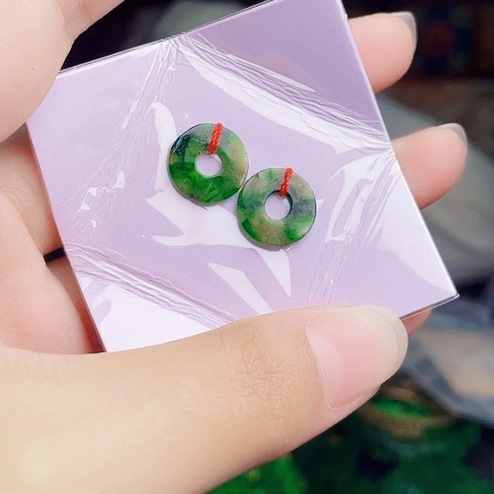 翡翠未镶嵌颈饰多样性