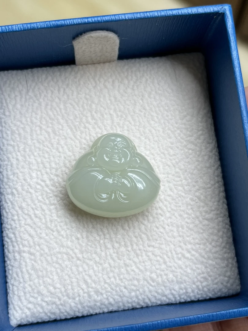 纯天然和田玉抱抱佛吊坠