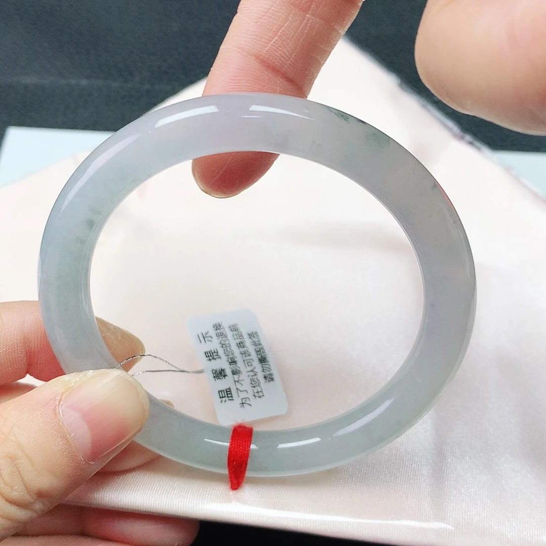 翡翠手镯未镶嵌55圈