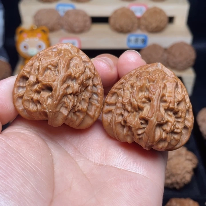 文玩核桃吊坠三角白41