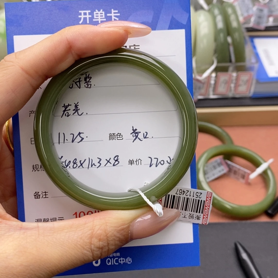 桃***酱和田玉未镶嵌手镯