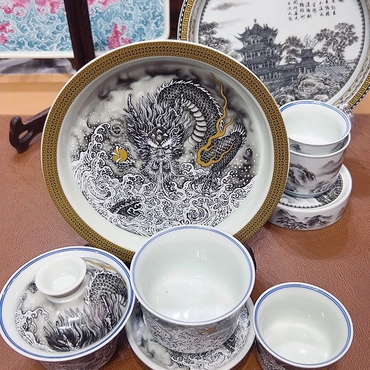 摆件陶景德镇陶瓷学院副院长等职务工作的高级