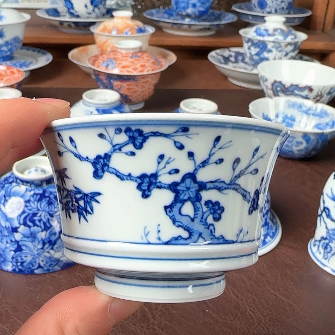 杯青花釉下松竹梅马蹄杯