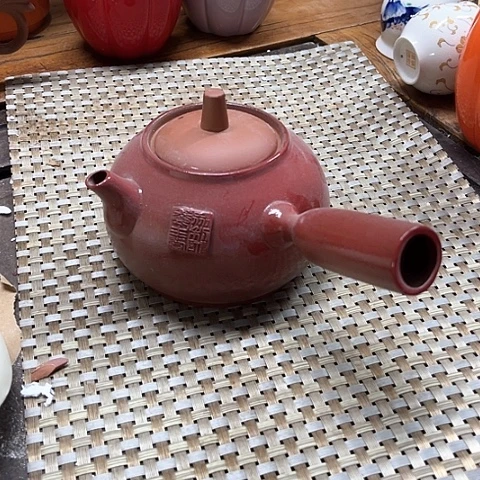 微瑕，明火，约700毫升，盖子有色差，977