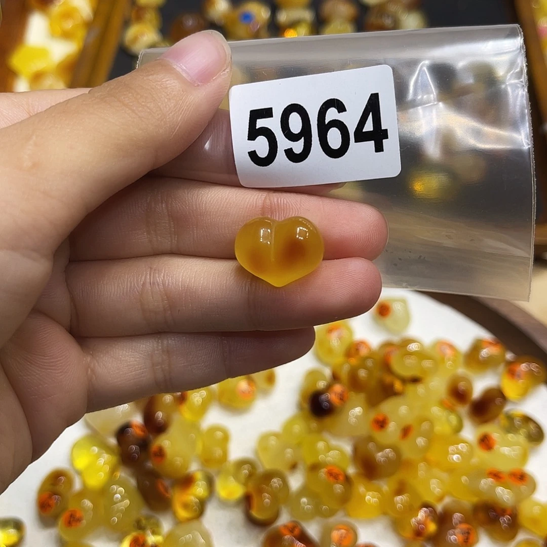 琥珀未镶嵌珠宝奇石